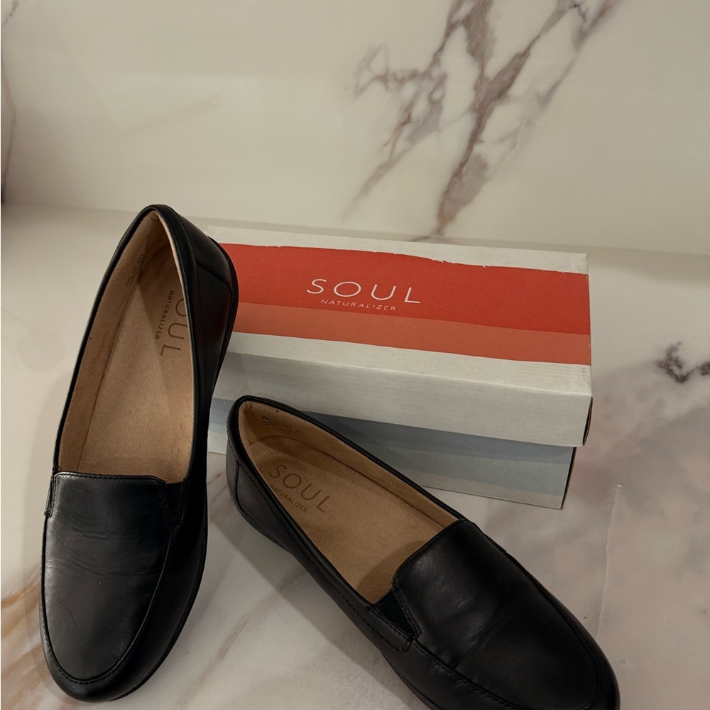 Naturalizer Black Flats Sleek Professional Loafers